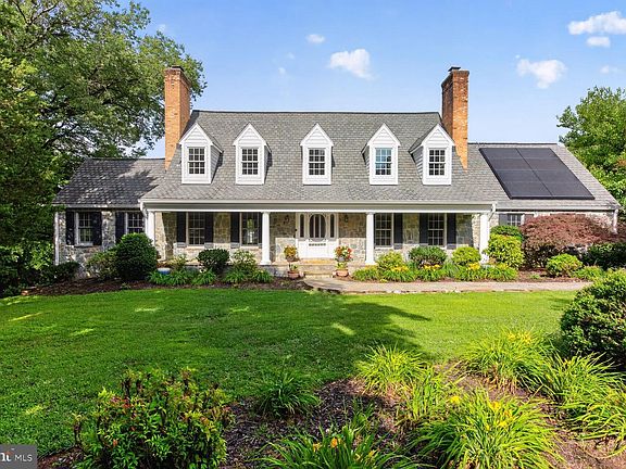 2nd image of 10101 Windy Knoll Ln