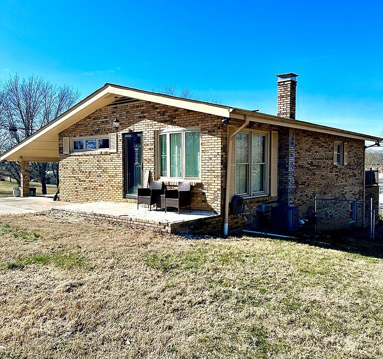 1st image of 679 Woodlawn Dr