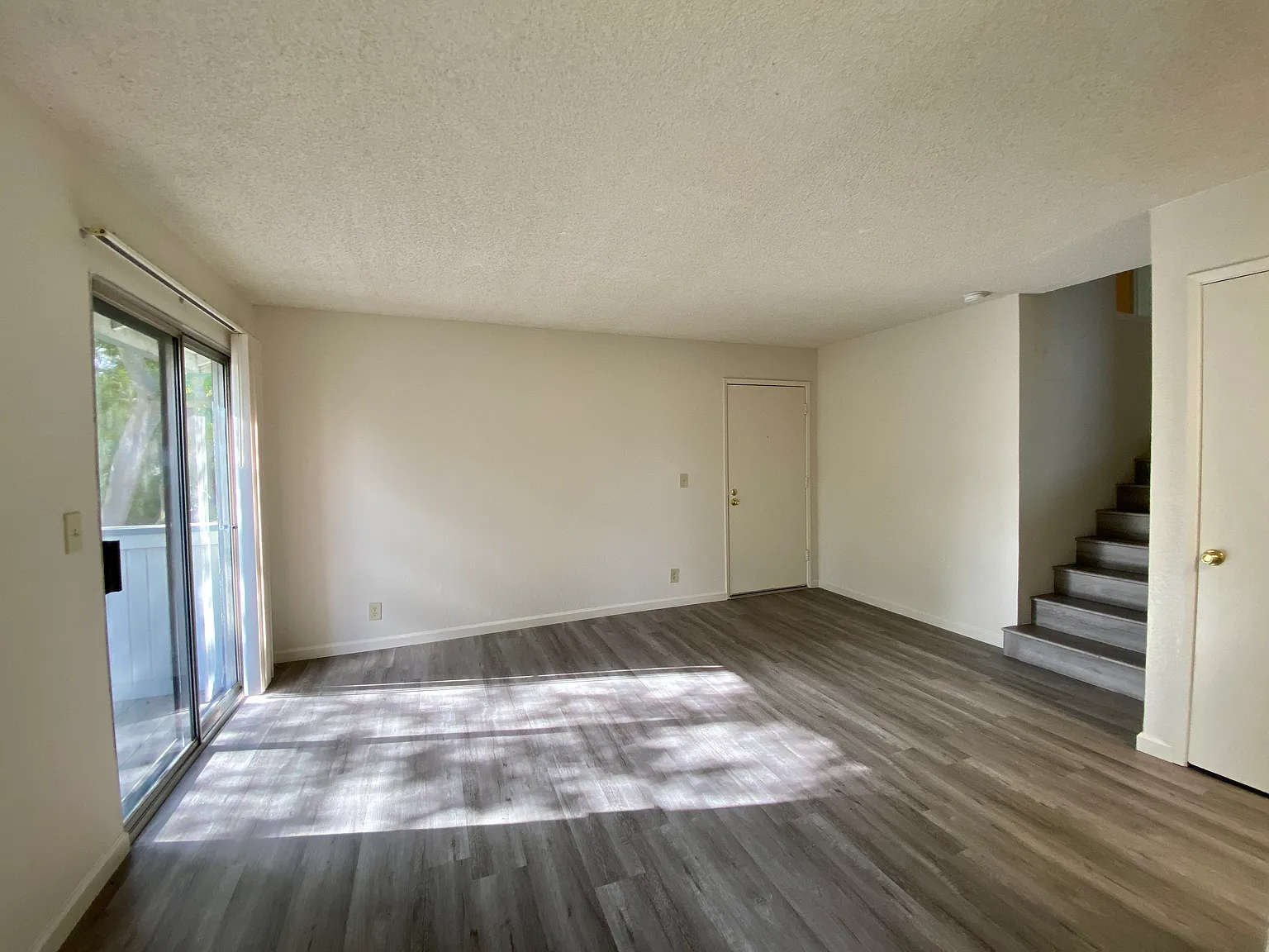 2 bed, 900 sqft, $2,650 — Photo 3