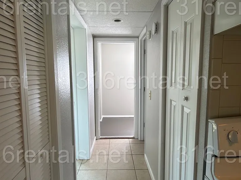 Broadview Apartments — Photo 19