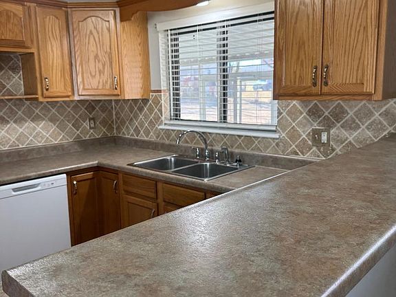 5th image of 709 Plaza Dr