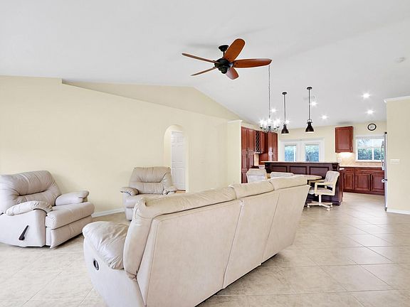 2nd image of 882 SW Butterfly Terrace