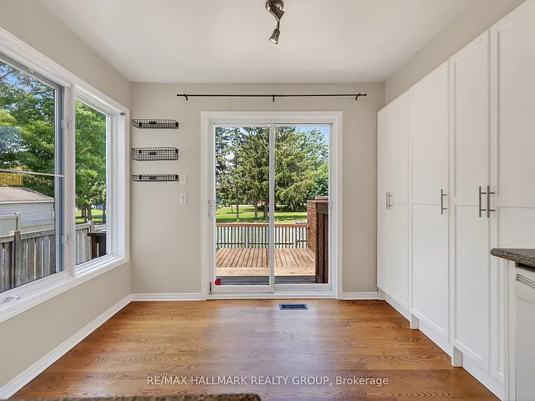 130 College Cir — Photo 12