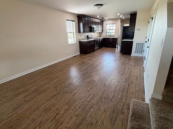 3rd image of 411 13th St NE