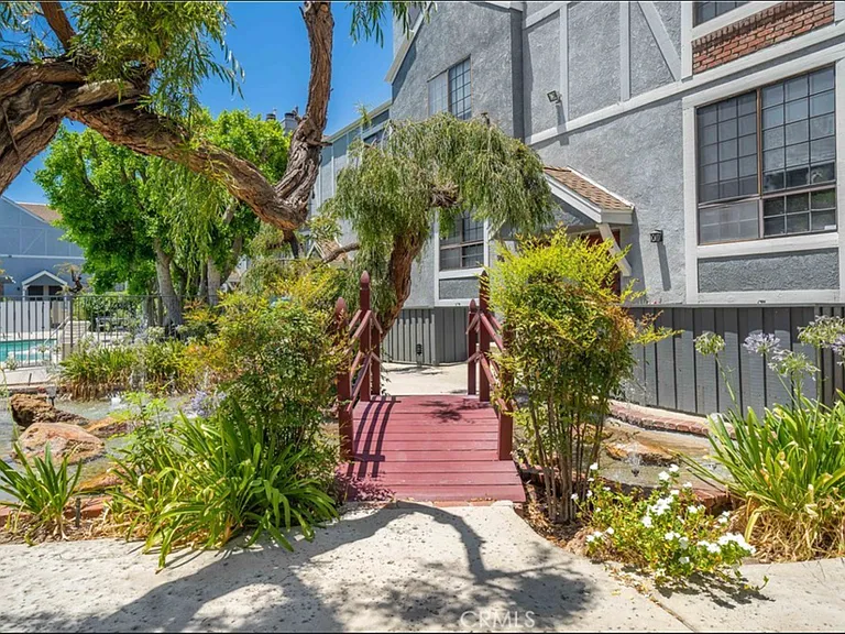18100 Burbank Blvd #17 — Photo 5