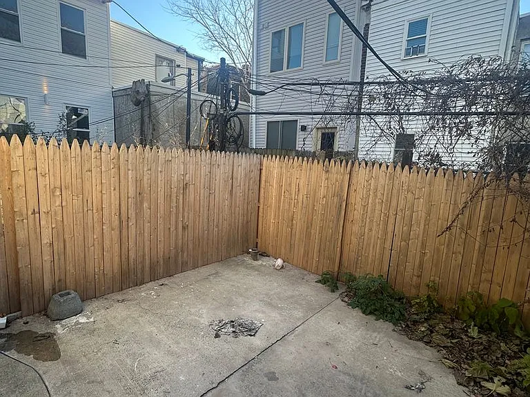 2210 Greenwich St — Photo 6