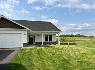 520 Dripping Spring Dr, Hedgesville, WV 25427