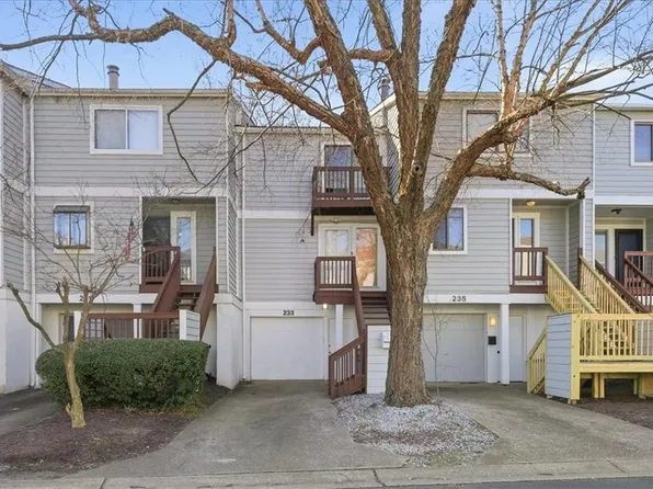 233 Mill Point Dr, Hampton, VA 23669