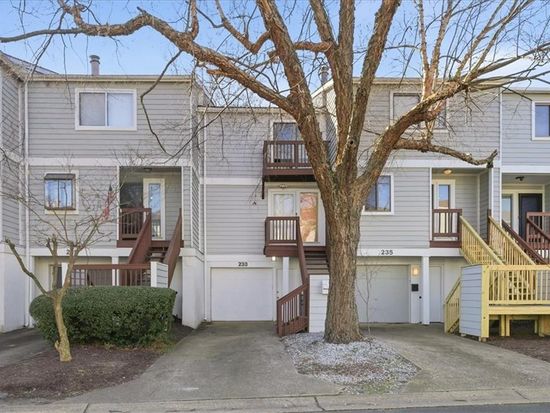 233 Mill Point Dr, Hampton, VA 23669
