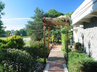 311 E Camp McDonald Rd, Prospect Heights, IL 60070