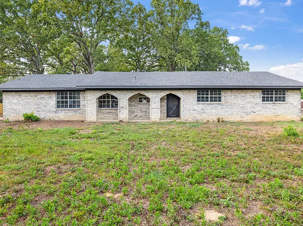 31 Defense Rd, Hooks, TX 75561
