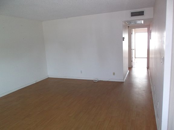 5th image of 2064 Ventnor Cres