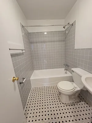Rented by Avenues Real Estate | media 9