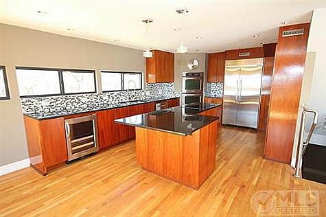 3rd image of 3805 Sunnyview Ln
