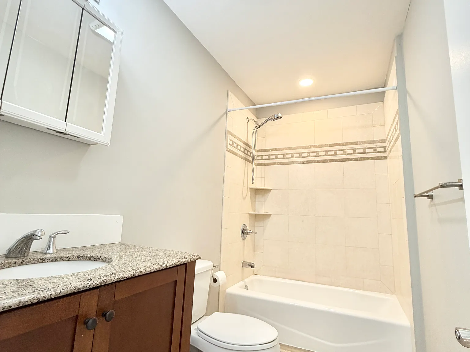 2 bed, 800 sqft, $2,150 — Photo 4
