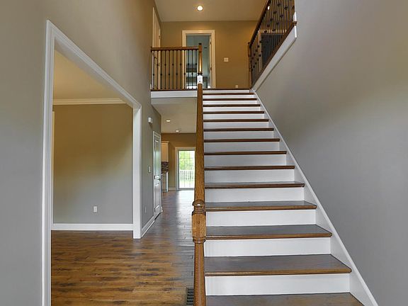 Entry/Stairway