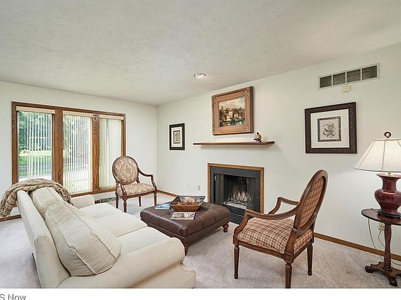 4th image of 675 Rockwood Dr