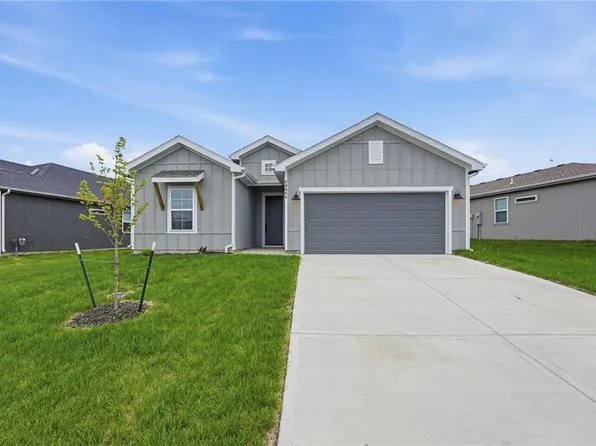 20644 Skyview Ln, Spring Hill, KS 66083