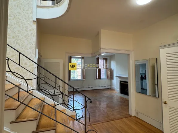 1712 Beacon St, Brookline, MA 02445