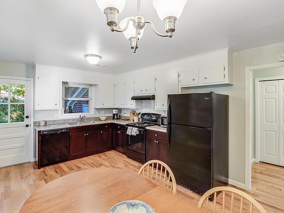 5th image of 1728 Pinckney Park Dr #B