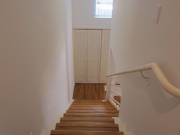4th image of 1011 Pacific St