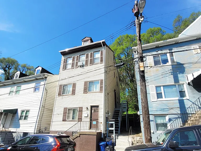 35 Lawn St #2 — Photo 2