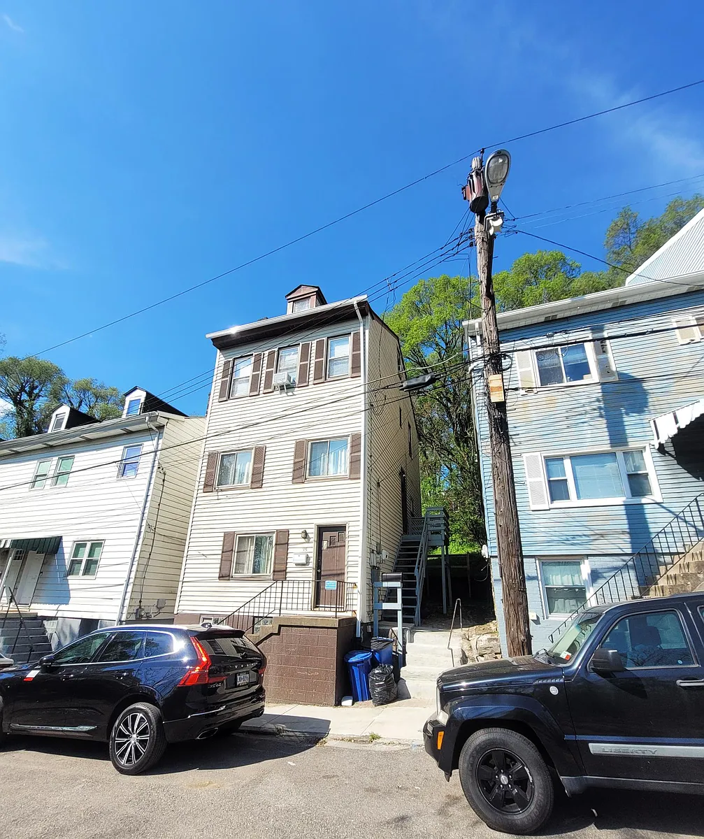 Building Photo - 35 Lawn St #2