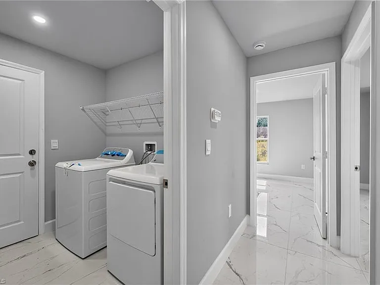 3211 43rd St SW — Photo 24