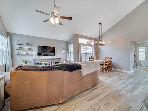 5th image of 1341 N Jamaica Way