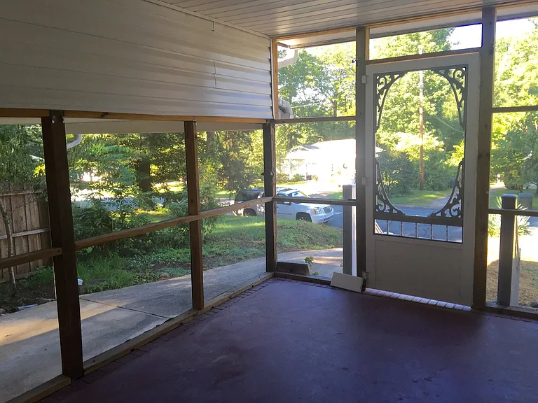 1600 Piper Pl — Photo 2