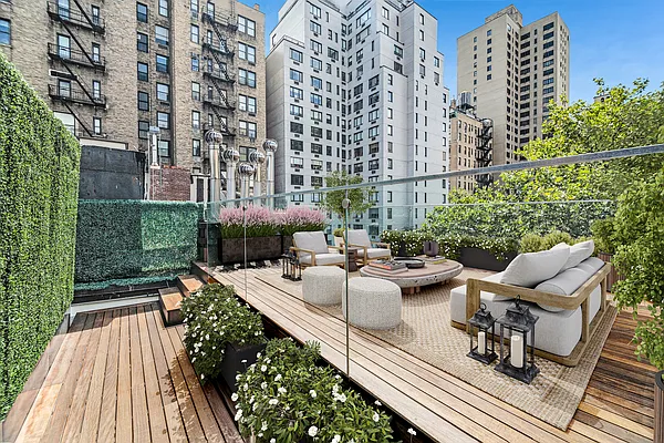 Sold by Societe Real Estate | media 33