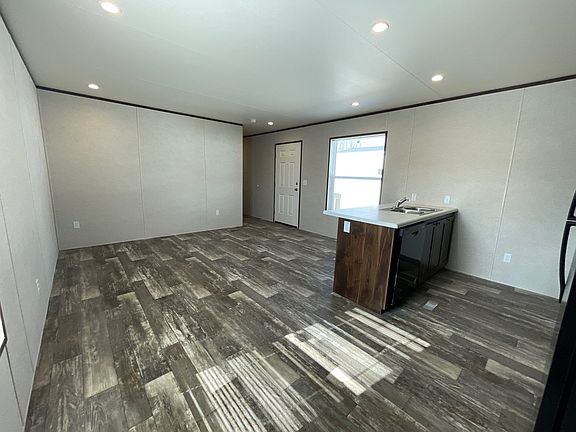 4th image of 600 Oak Street Site #112
