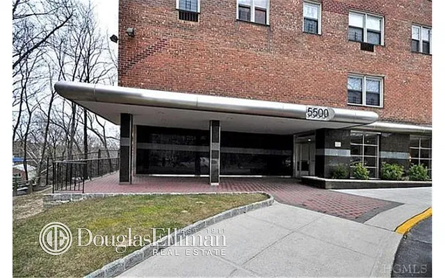 Sold by Douglas Elliman | media 27