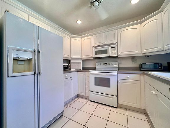 3rd image of 134 Stratford J