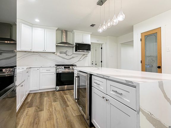 5th image of 7035 Government St