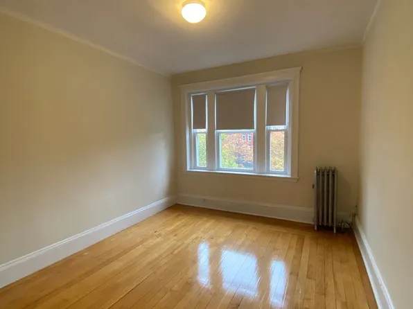 1822 Beacon St, Brookline, MA
