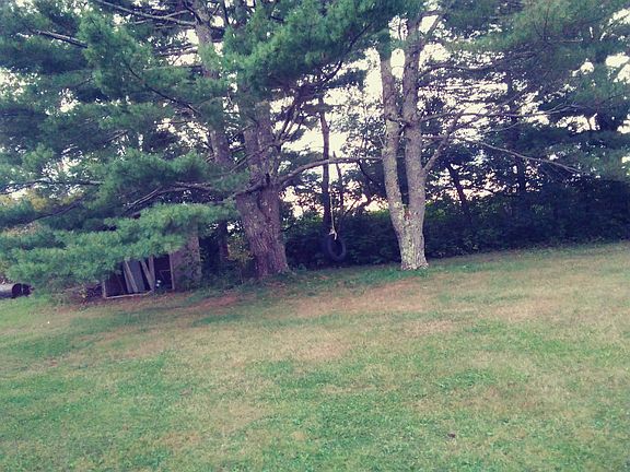 Side yard in Dixmont