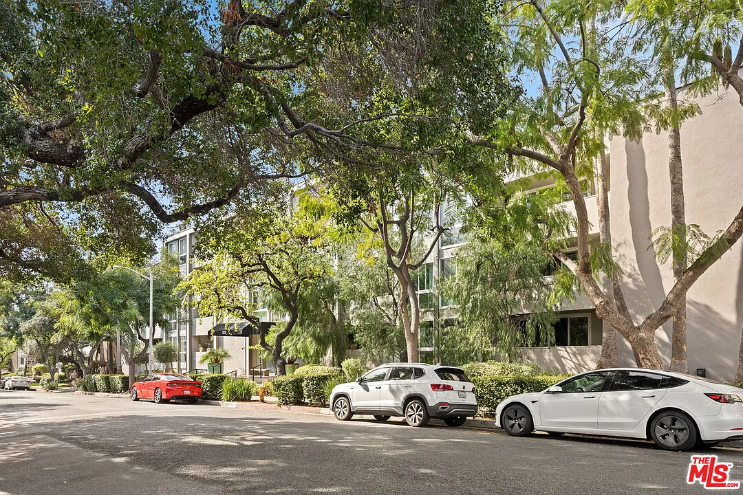 2 bed, 2.0 bath, 1417 sqft, $5,995 — Photo 1