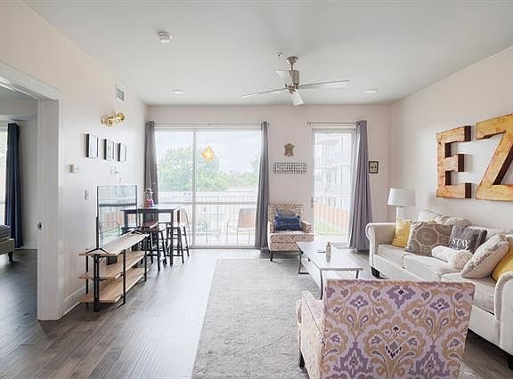 3rd image of 900 Bartholomew St #319