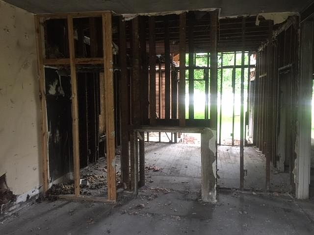 1st image of 325 E Springdale Ave