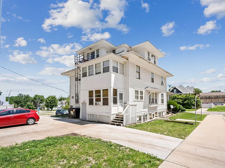 815 W 23rd - Cedar Falls — Photo 3