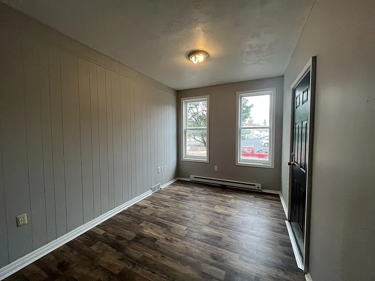 51 S Queen St #1 — Photo 7