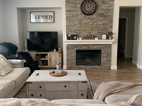 Stacked stone gas fireplace