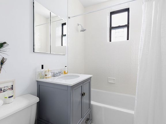5th image of 430 Sterling Pl APT 4C