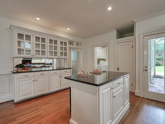 5th image of 721 Palmetto St