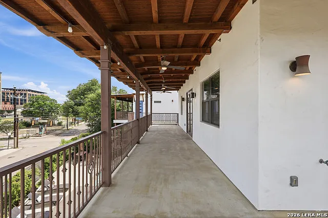 1542 N Alamo St #201 — Photo 28