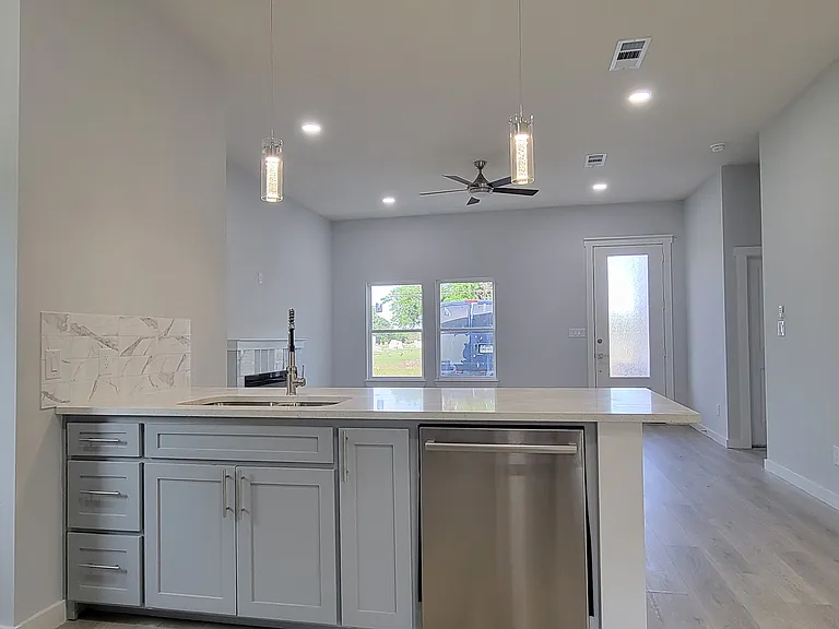 3214 Travis St — Photo 10