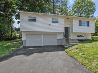 49 Robin Rd, Poughkeepsie, NY 12601