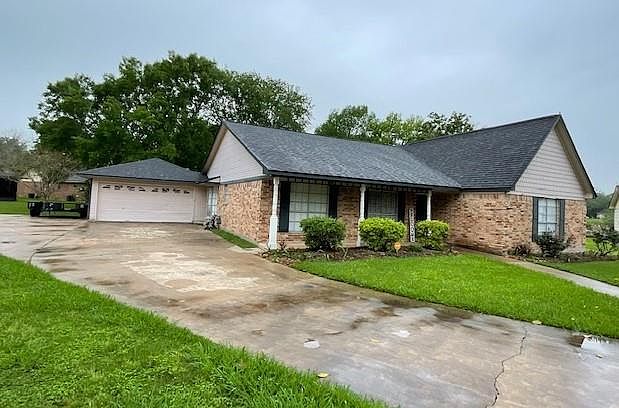 55 Mistletoe Ct, Lake Jackson, TX 77566 | MLS #44151931 | Zillow