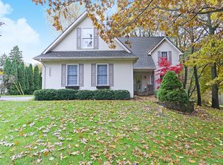 7222 Autumn Wood Dr, Brighton, MI 48116